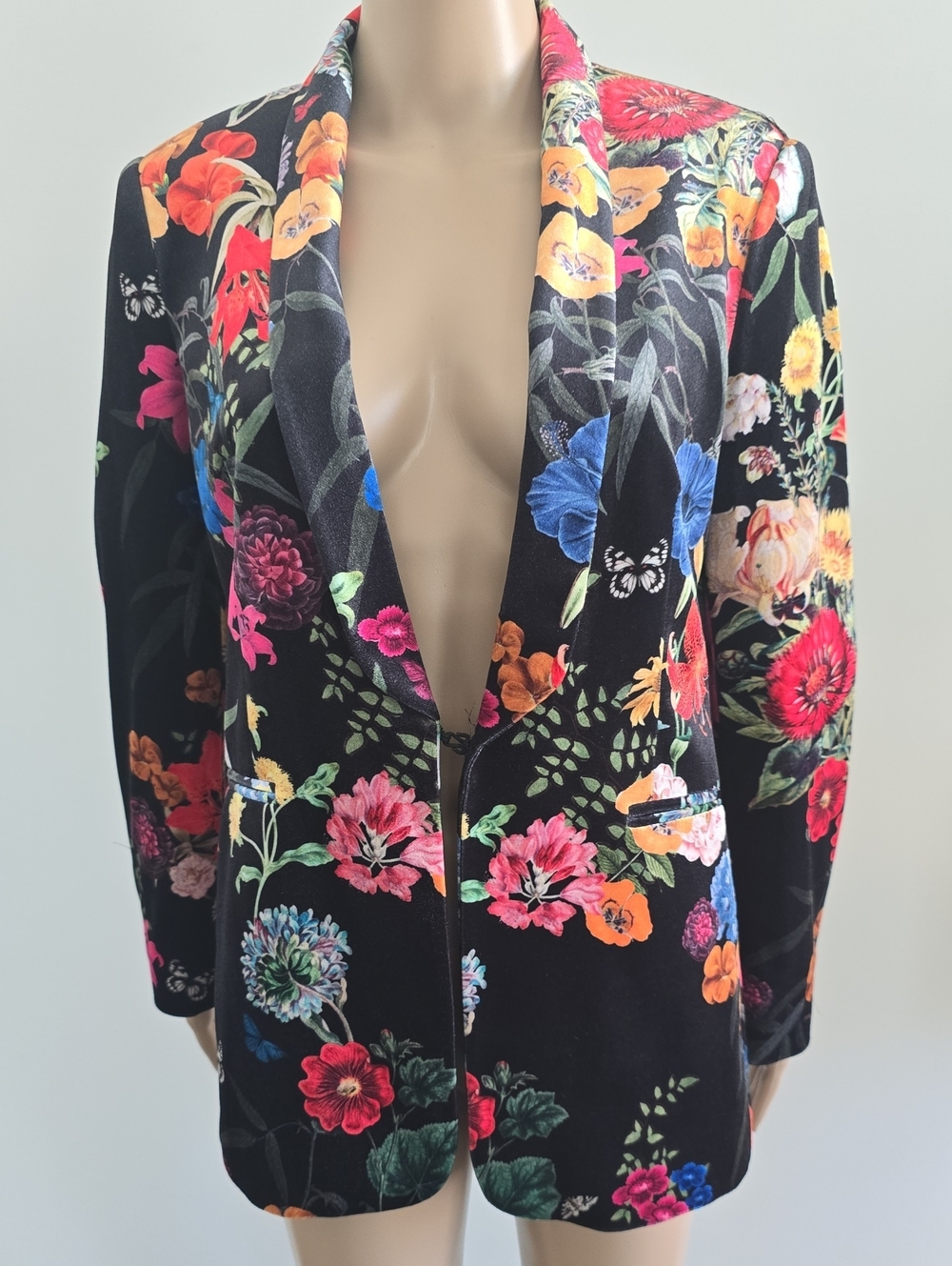 Vilagallo Black Floral Velvet Blazer